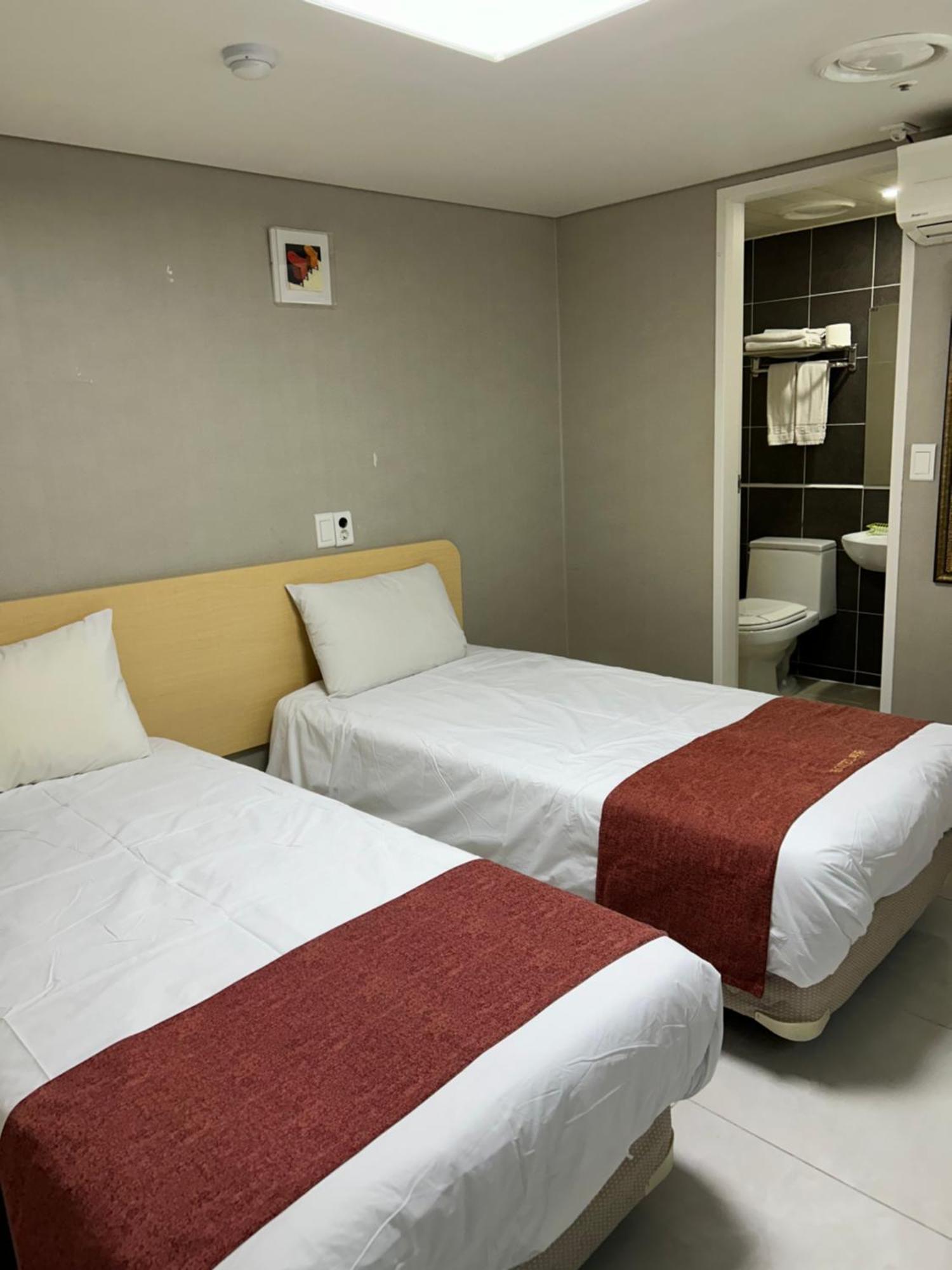 Hotel Myeongdong โซล ภายนอก รูปภาพ